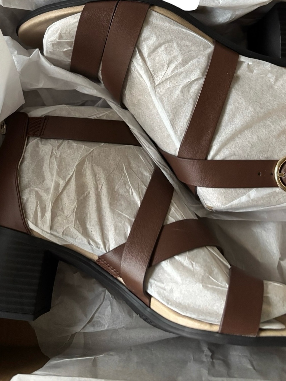 Life Stride Brown Strappy Block Heel Sandals with Gold Buckle 8 1/2 W - Picture 12 of 14